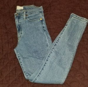 HIGH WAISTED GAP JEANS